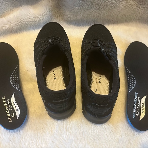 Sketchers Women’s Gratis Strolling Sneaker Shoes Size 9 M 2 Pairs - Picture 16 of 16